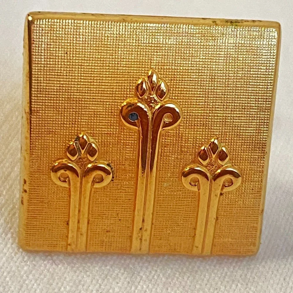 💎Swank Signed Mens Square Gold Tone Engraved Floral Cuff Links